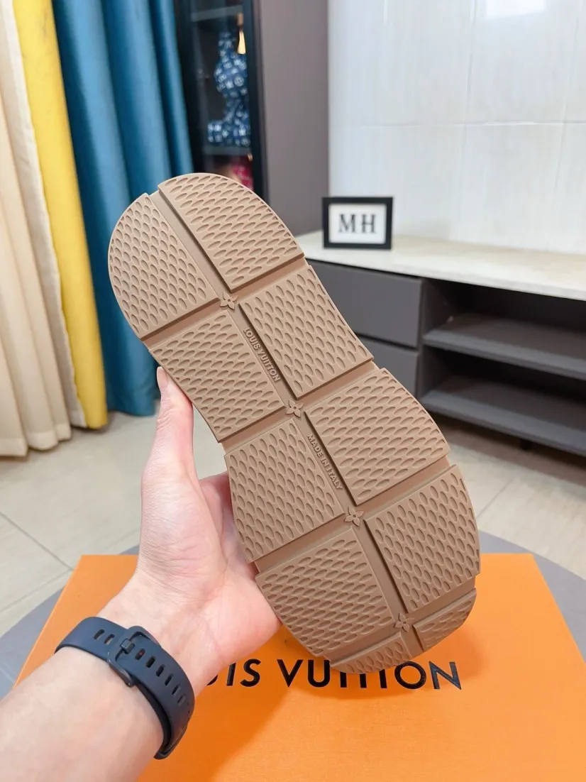 Men's shoes💰438🌹🌹[LV]🌹High-end brand of men's shoes: Official website 1:1 Latest masterpiece: The upper is made of Italian imported first-layer cowhide with special materials➕Full genuine leather lining🔥, making walking more convenient and comfortable! Exclusive new style, stunning work [color]! Create a fashionable personality to set off your uniqueness! A must-have for trendy men! Classic🔥Number: 38-44